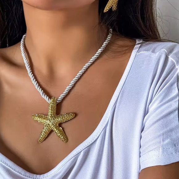 Starfish Gold Necklace - Picture 1 of 3
